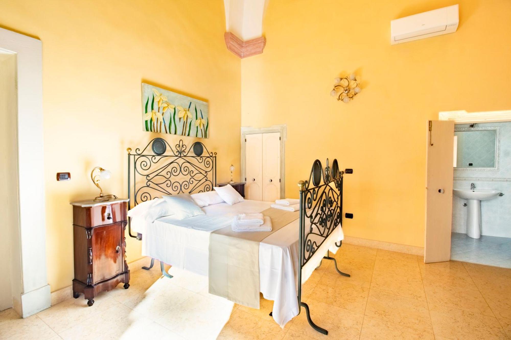 Palazzo Insula Bed & Breakfast Галиполи Екстериор снимка