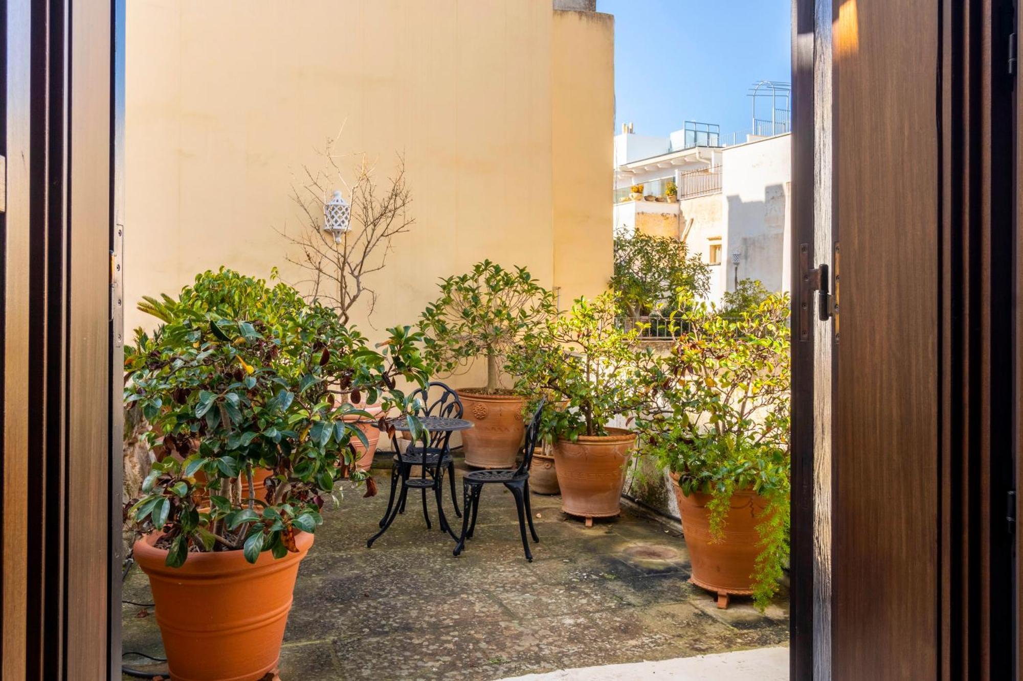 Palazzo Insula Bed & Breakfast Галиполи Екстериор снимка