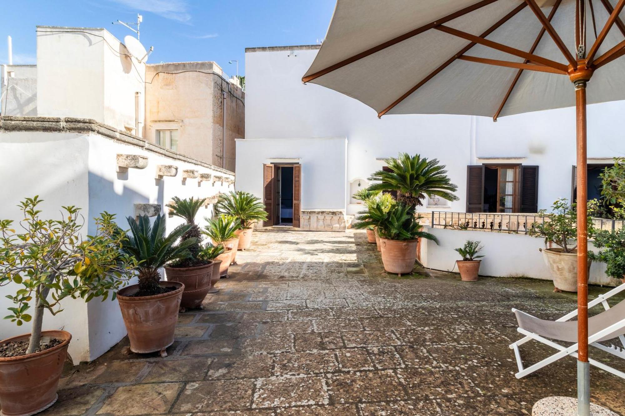 Palazzo Insula Bed & Breakfast Галиполи Екстериор снимка