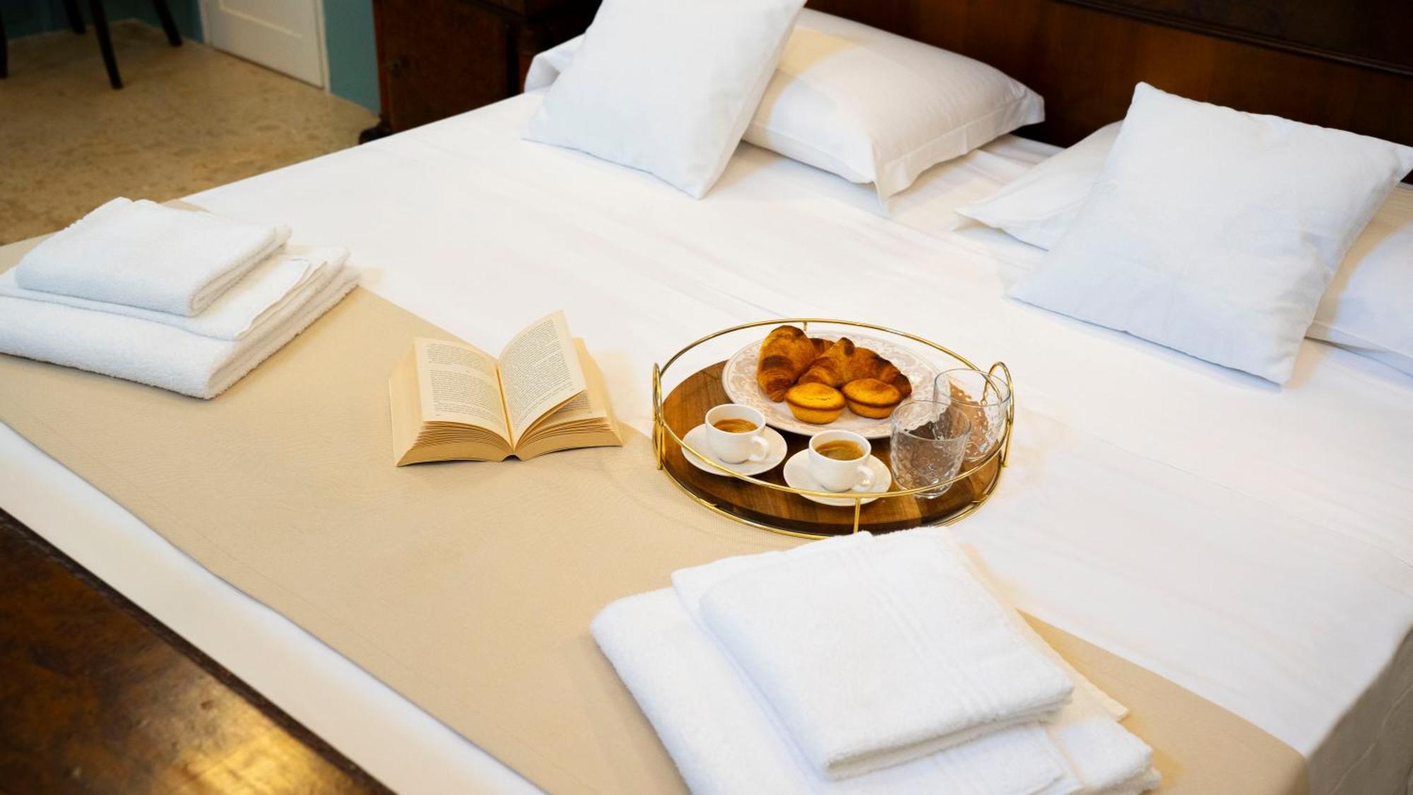 Palazzo Insula Bed & Breakfast Галиполи Екстериор снимка