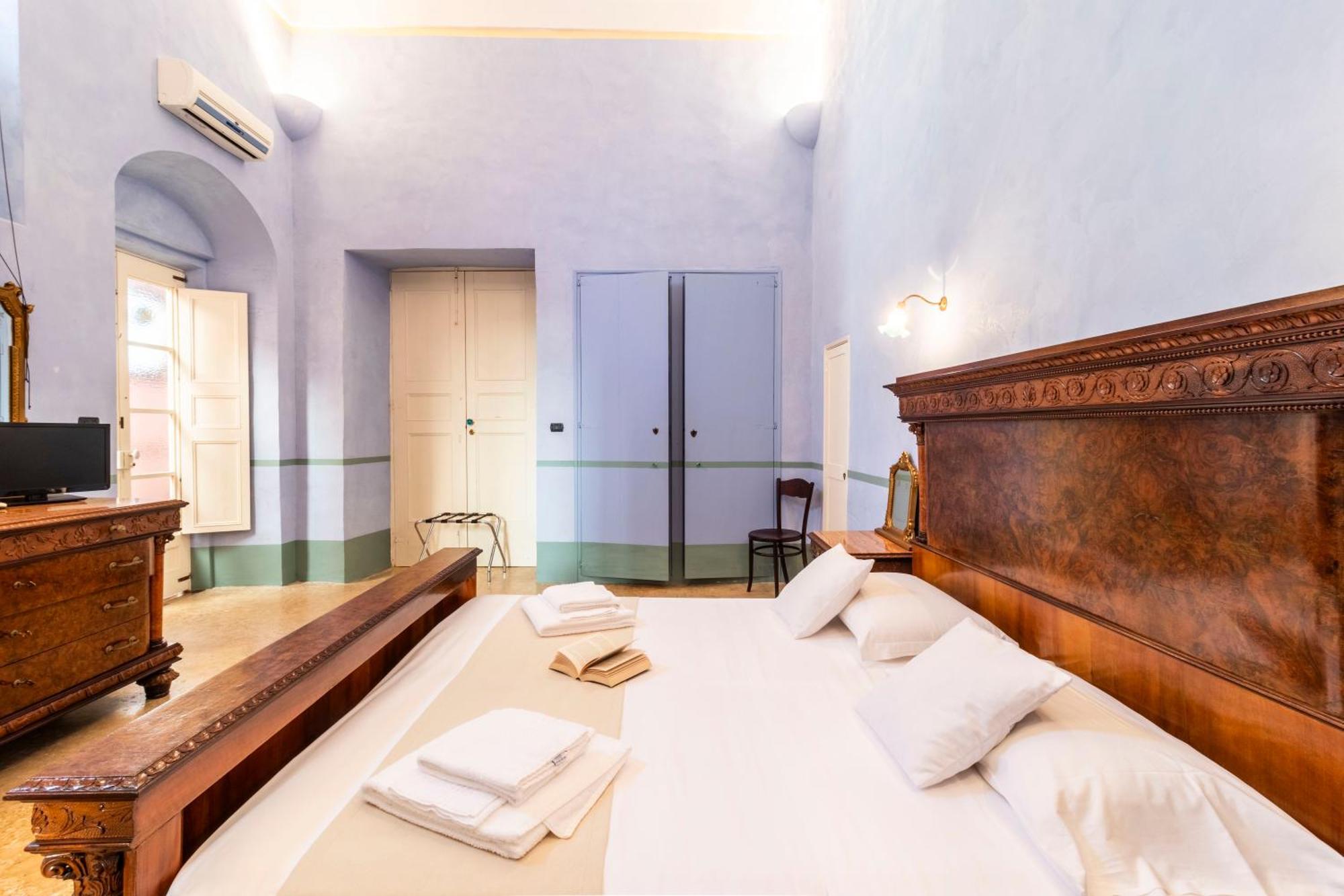 Palazzo Insula Bed & Breakfast Галиполи Екстериор снимка