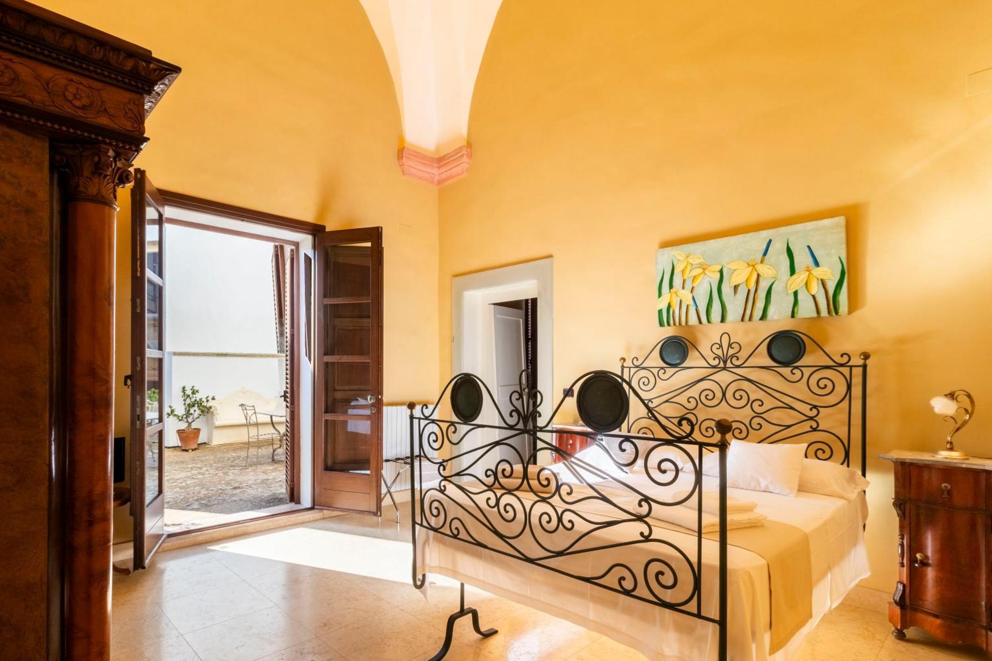 Palazzo Insula Bed & Breakfast Галиполи Екстериор снимка