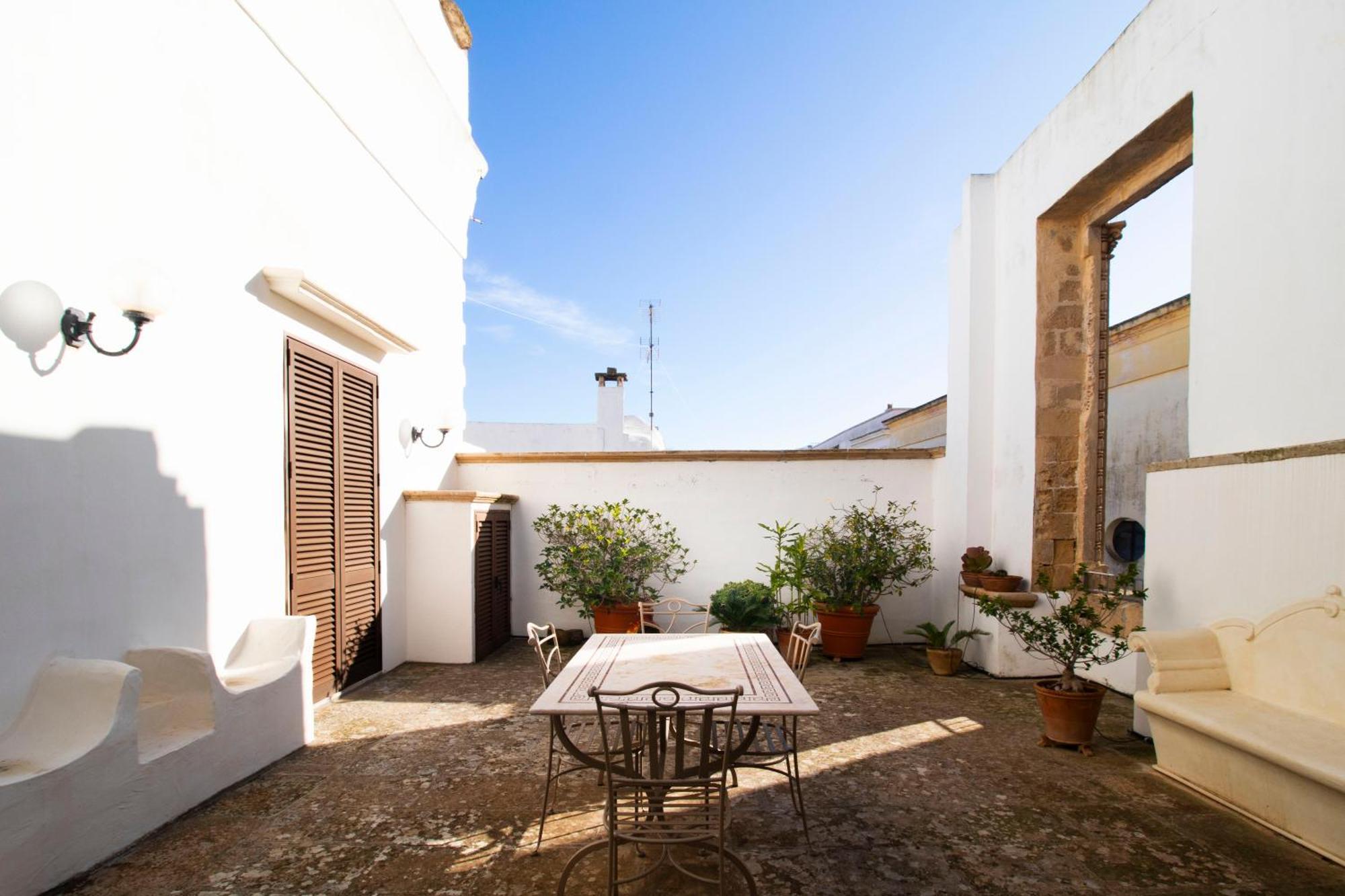 Palazzo Insula Bed & Breakfast Галиполи Екстериор снимка
